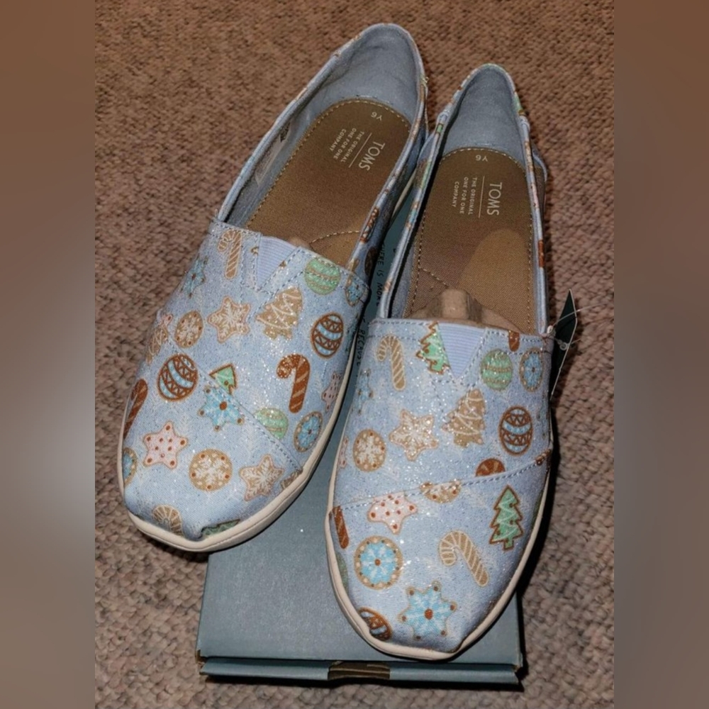 TOMS size 6 baby blue glitter sugar cookie shoes, NEW
